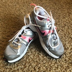 Nike Girls tennis shoes Sz 13